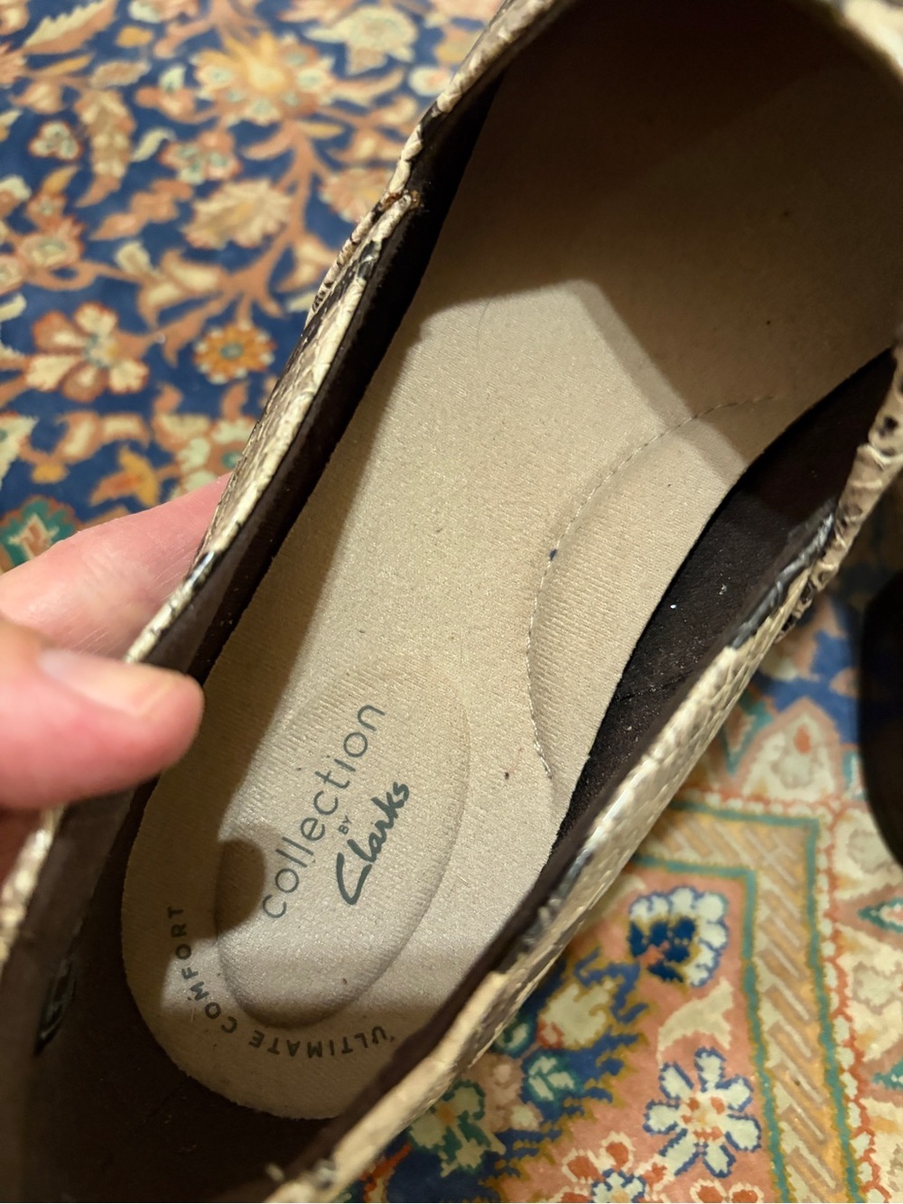Like new Clarks size 8.5 Snake-Print Slip-On Loafers in taupe. Beautiful! - Picture 5 of 9